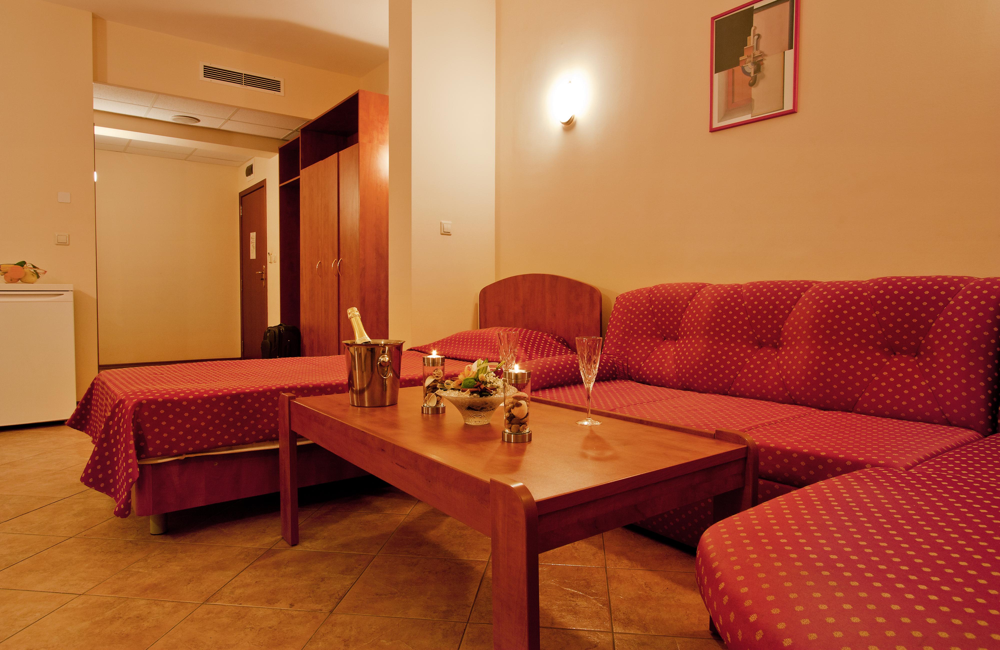 Ljuljak Hotel Golden Sands Esterno foto