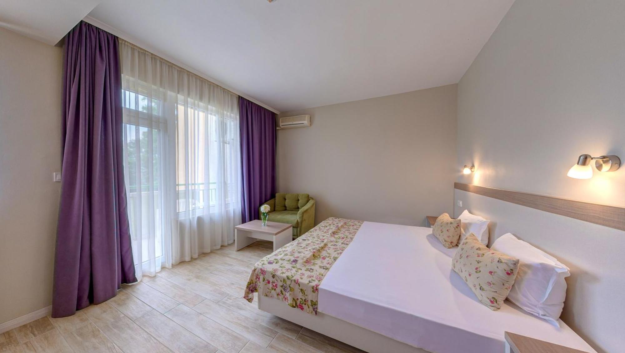 Ljuljak Hotel Golden Sands Esterno foto