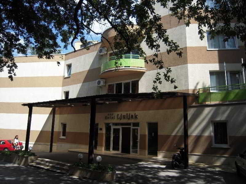 Ljuljak Hotel Golden Sands Esterno foto