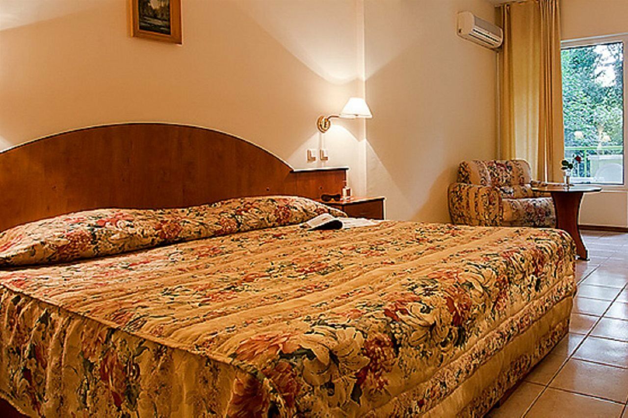 Ljuljak Hotel Golden Sands Esterno foto
