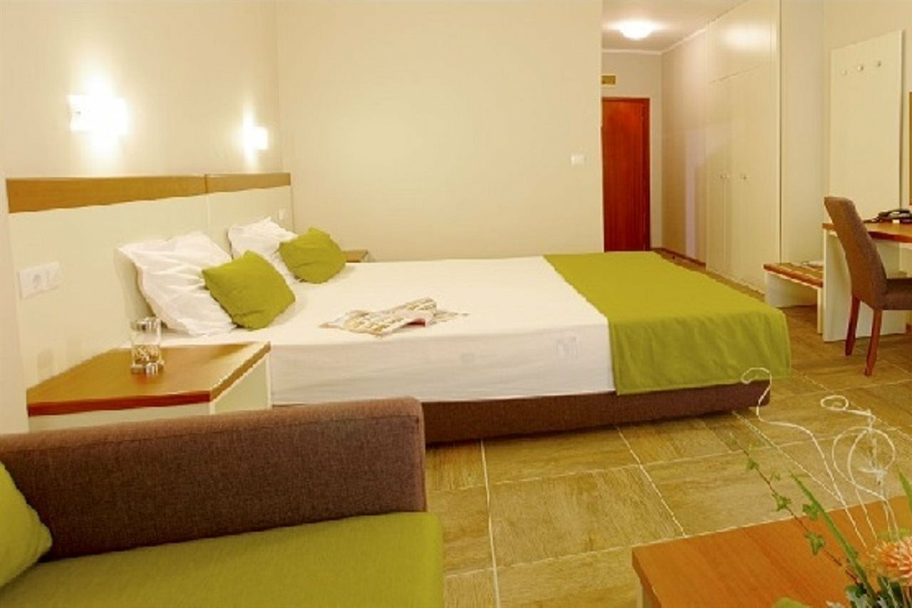 Ljuljak Hotel Golden Sands Esterno foto