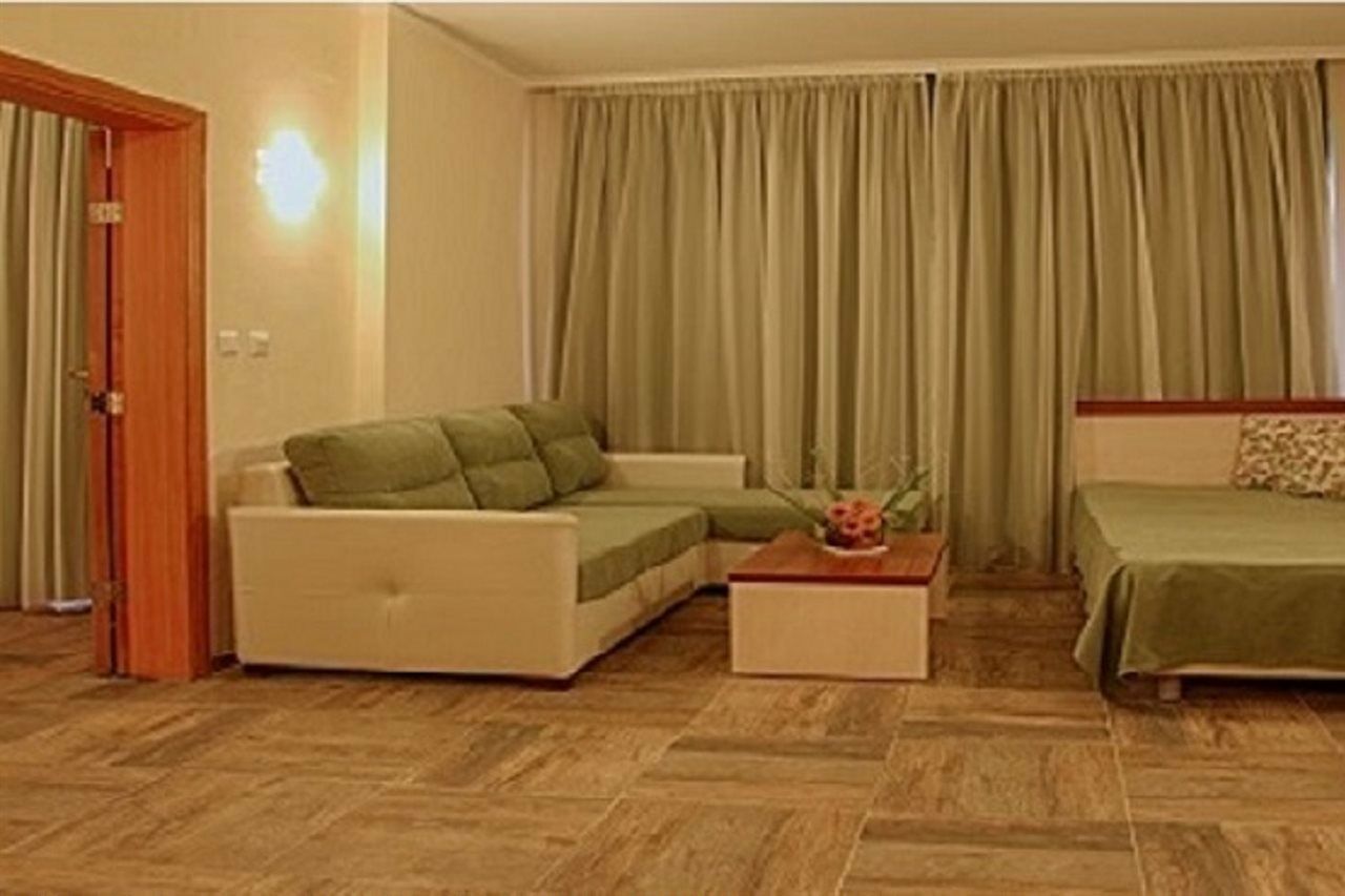 Ljuljak Hotel Golden Sands Esterno foto