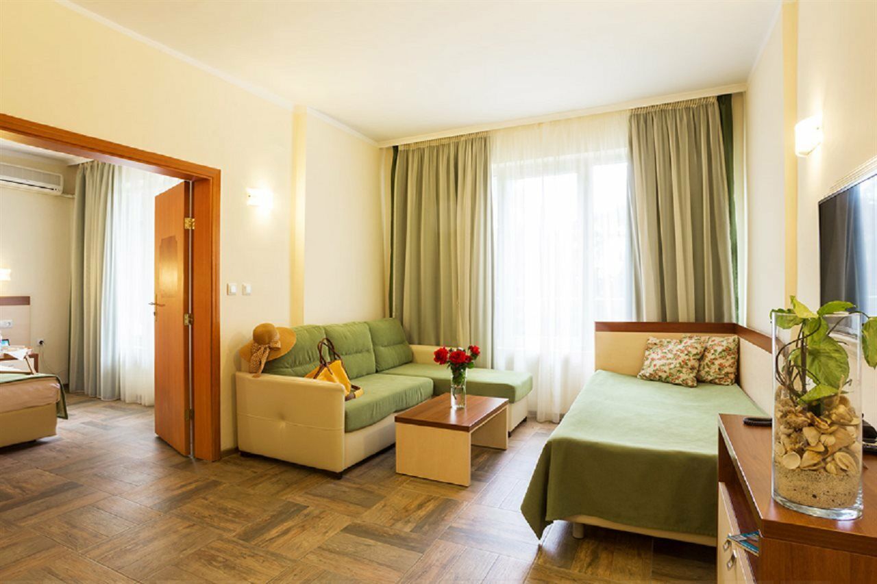 Ljuljak Hotel Golden Sands Esterno foto